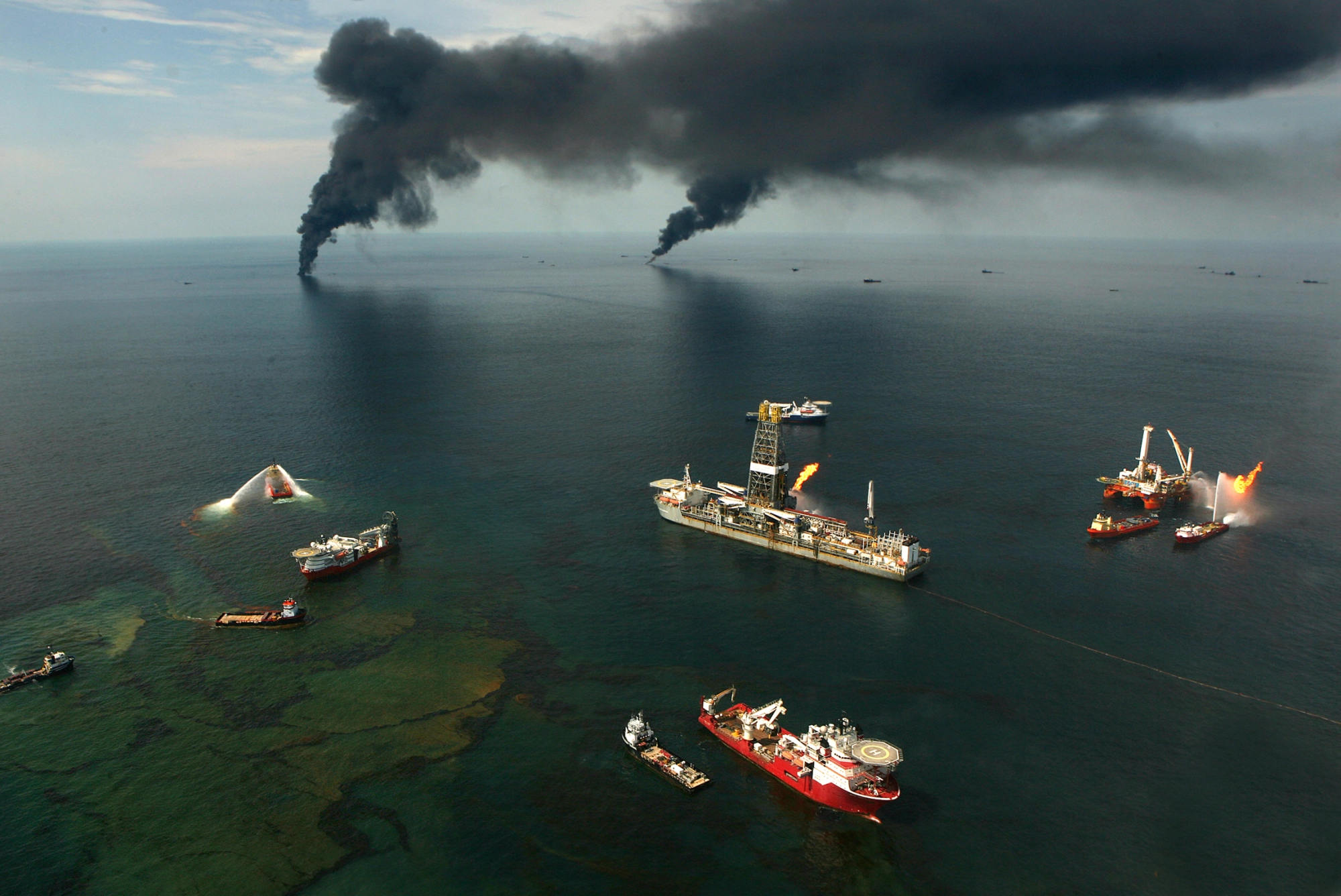Нефтяная платформа Deepwater Horizon. Бритиш Петролеум мексиканский залив. Глубоководный Горизонт катастрофа 2010. Deepwater Horizon в мексиканском заливе. 14 апреля 2010