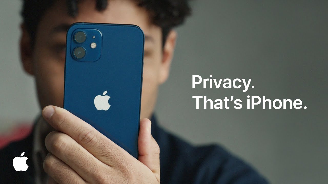 Apple опубликовала новую юмористическую  рекламу «Tracked»