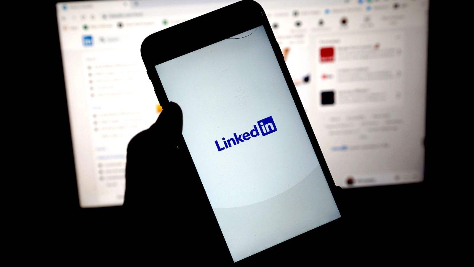 Google: Российские хакеры использовали LinkedIn для атаки на айфоны европейских чиновников