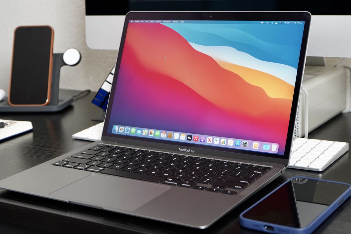 На MacBook с чипом М1 могут появится трещины при обычном использовании