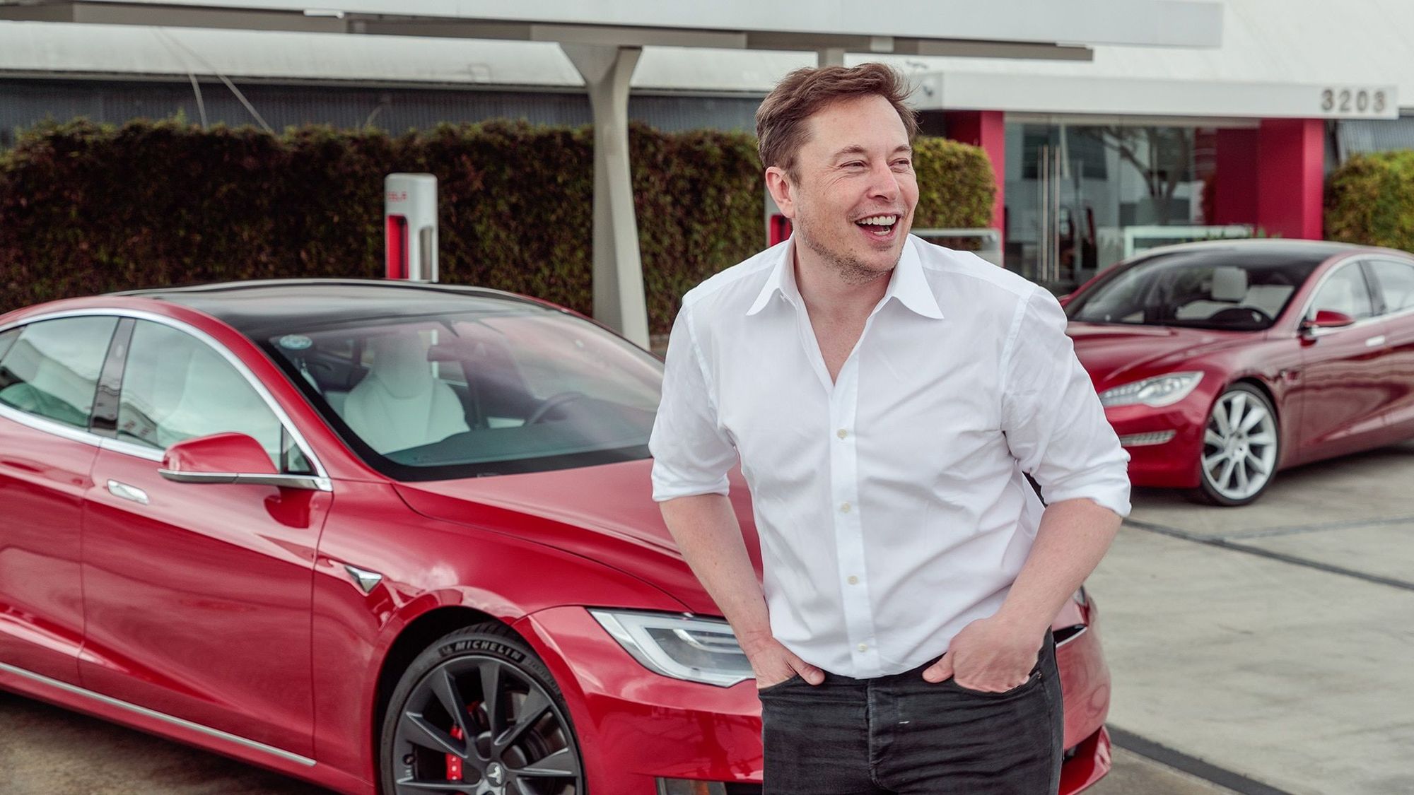 Илон Маск раскритиковал Apple во время разговора о доходах Tesla