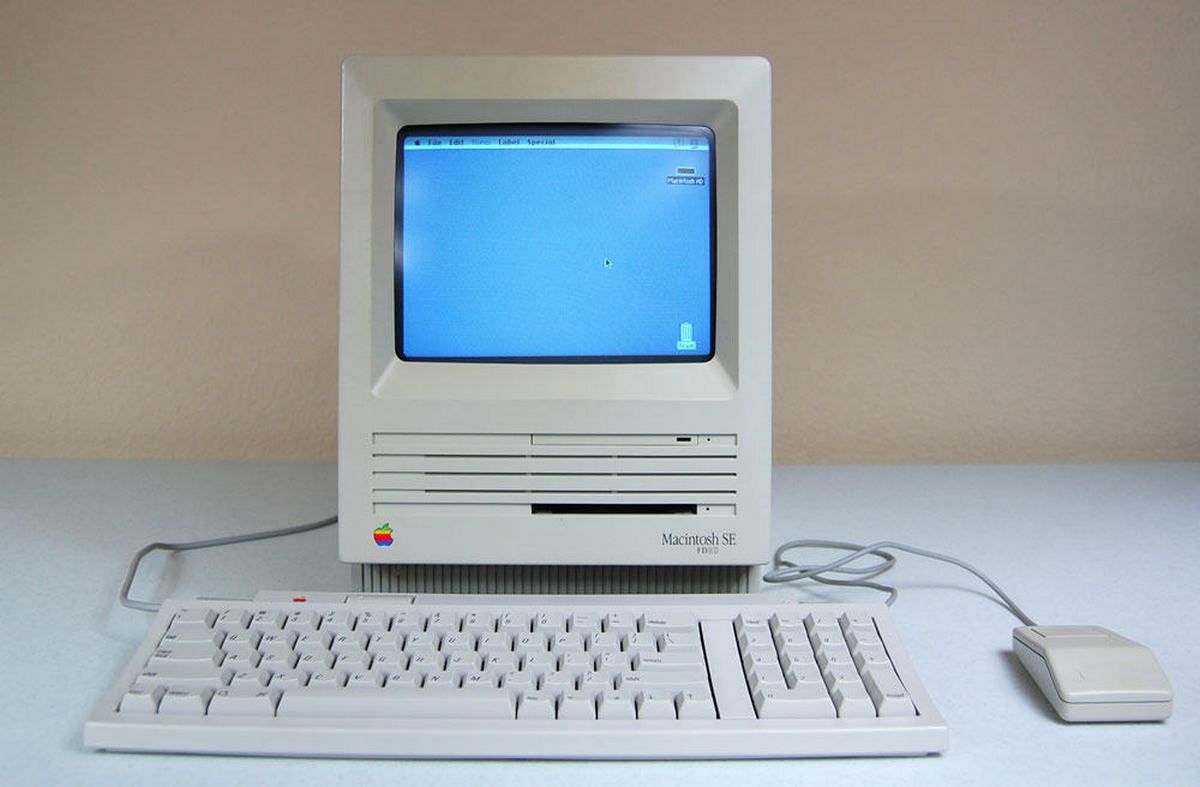 Этот день в истории Apple: появление SuperDrive в компьютере Macintosh SE позволяет расширить возможности хранения данных