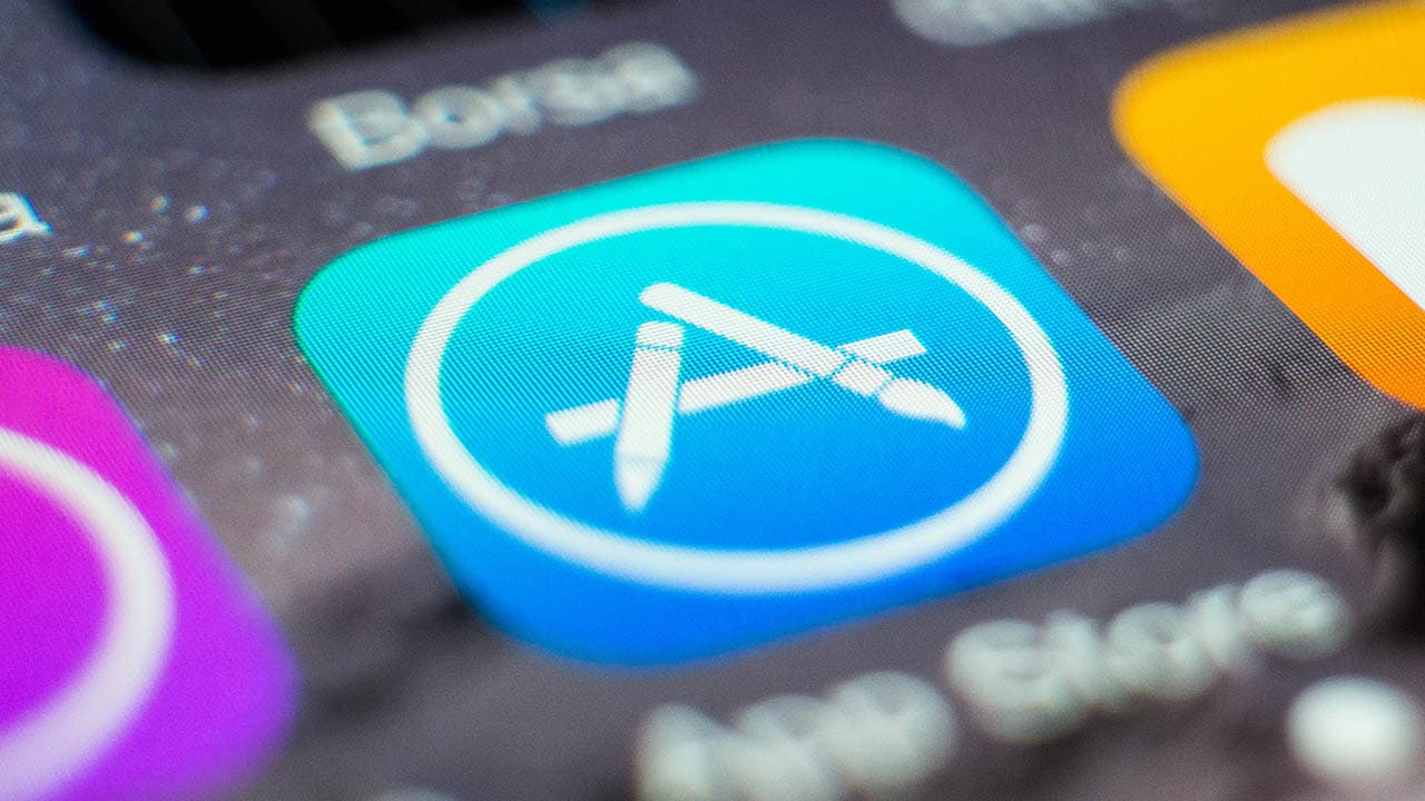 Apple обвинили в продвижении мошеннических приложений в App Store