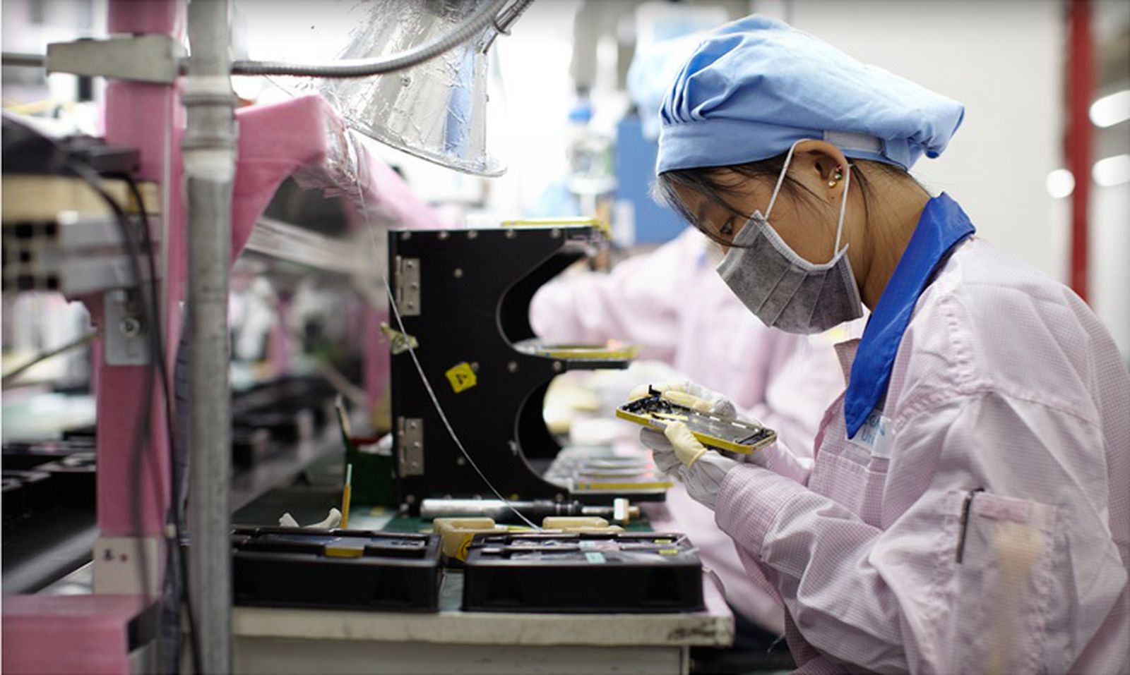 Заводы по производству iPhone 13 начали жёсткую конкуренцию за персонал