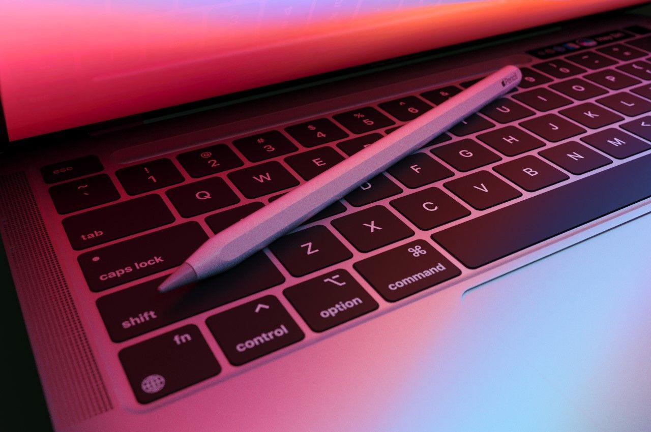 Дизайнер заменил сенсорную панель MacBook Pro на нишу для хранения ​​Apple Pencil