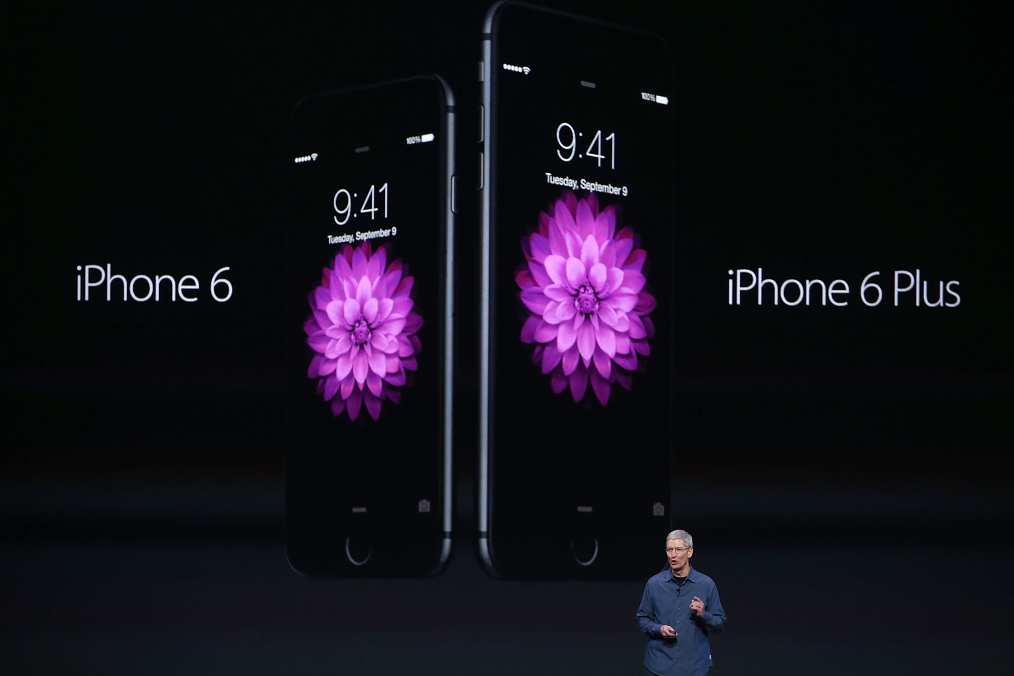 Этот день в истории Apple: iPhone 6 бьет рекорды после старта продаж