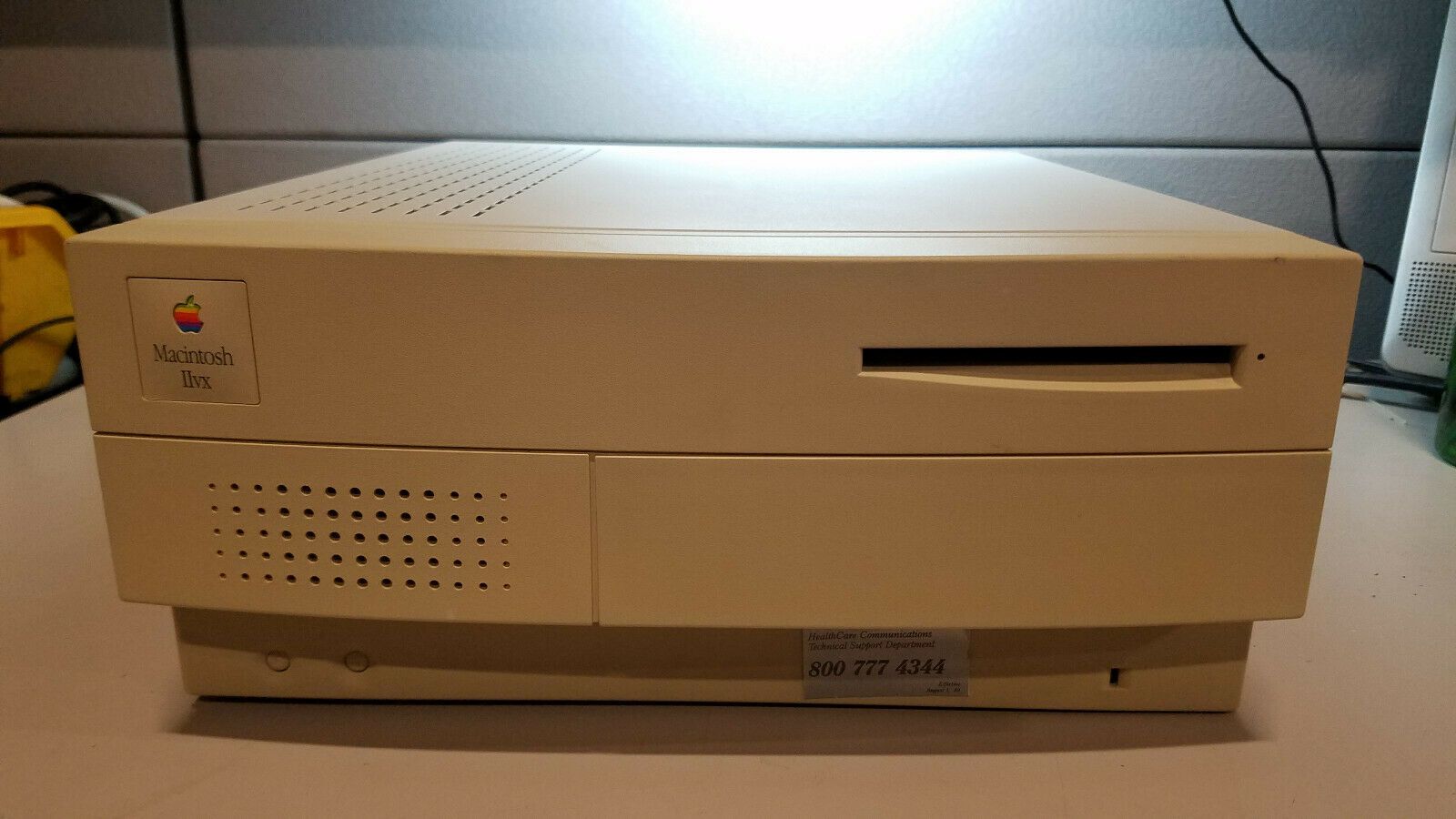 Этот день в истории Apple: компания выпускает первый Mac со встроенным CD-ROM