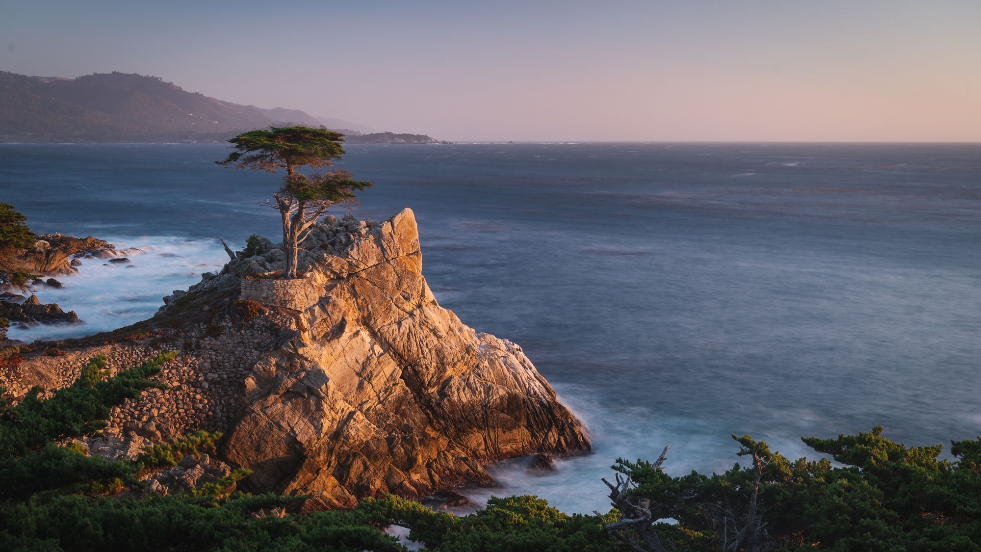 Трое друзей создали ландшафтные обои для macOS Monterey. Как установить?