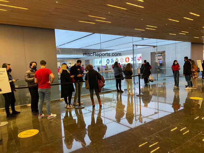 Розничные магазины Apple в Турции отказываются обслуживать покупателей после начала кризиса в стране