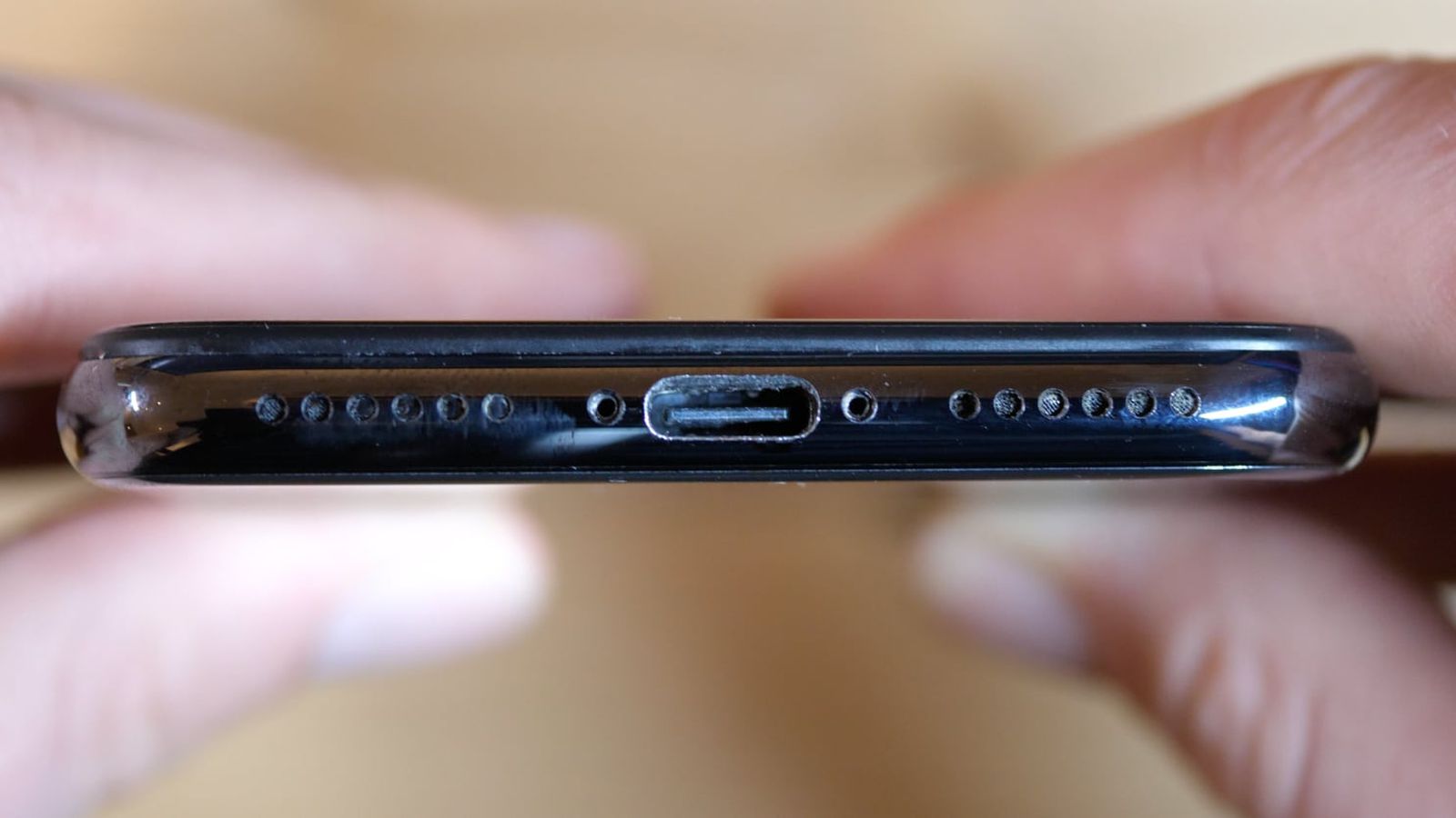 iPhone X с модифицированным портом USB-C выставлен на eBay. Ставки достигли $85 000