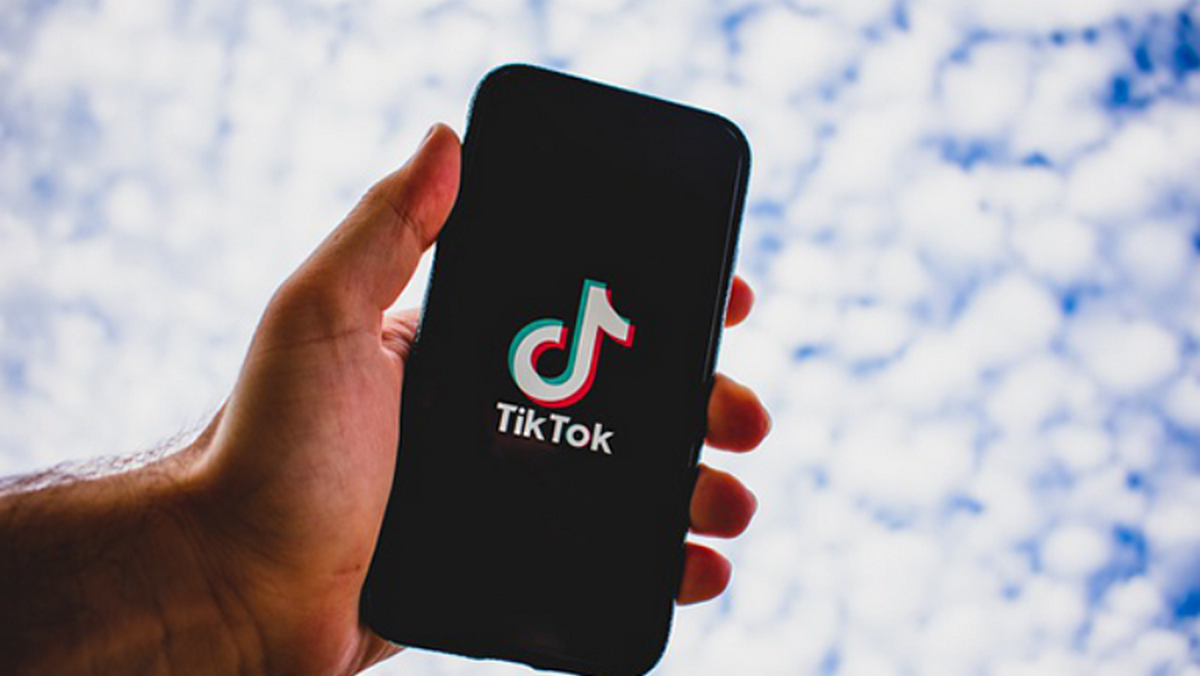 TikTok тестирует кнопку «репост», позволяющую делиться контентом с подписчиками