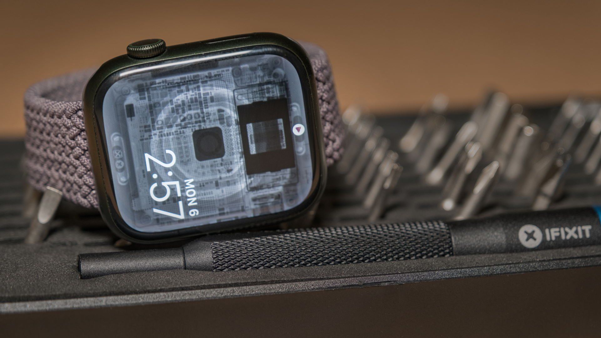 Команда iFixit опубликовала рентгеновские снимки Apple Watch Series 7