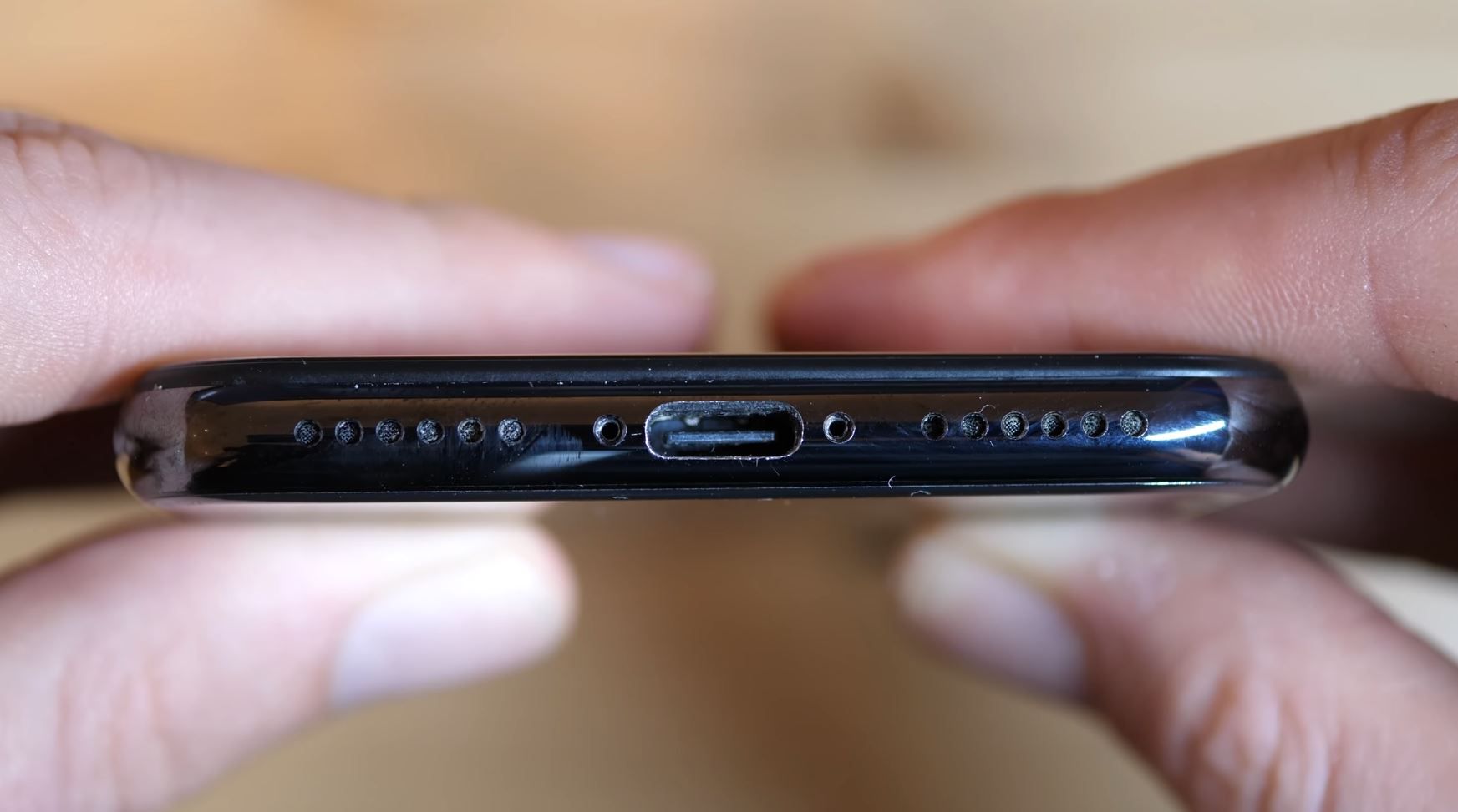 Первый в мире водонепроницаемый iPhone с работающим портом USB-C выставили на аукцион
