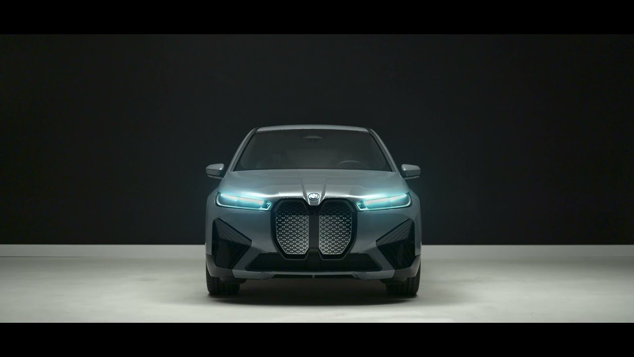 CES 2022: BMW разработала меняющий цвет автомобиль, полностью покрытый электронной бумагой