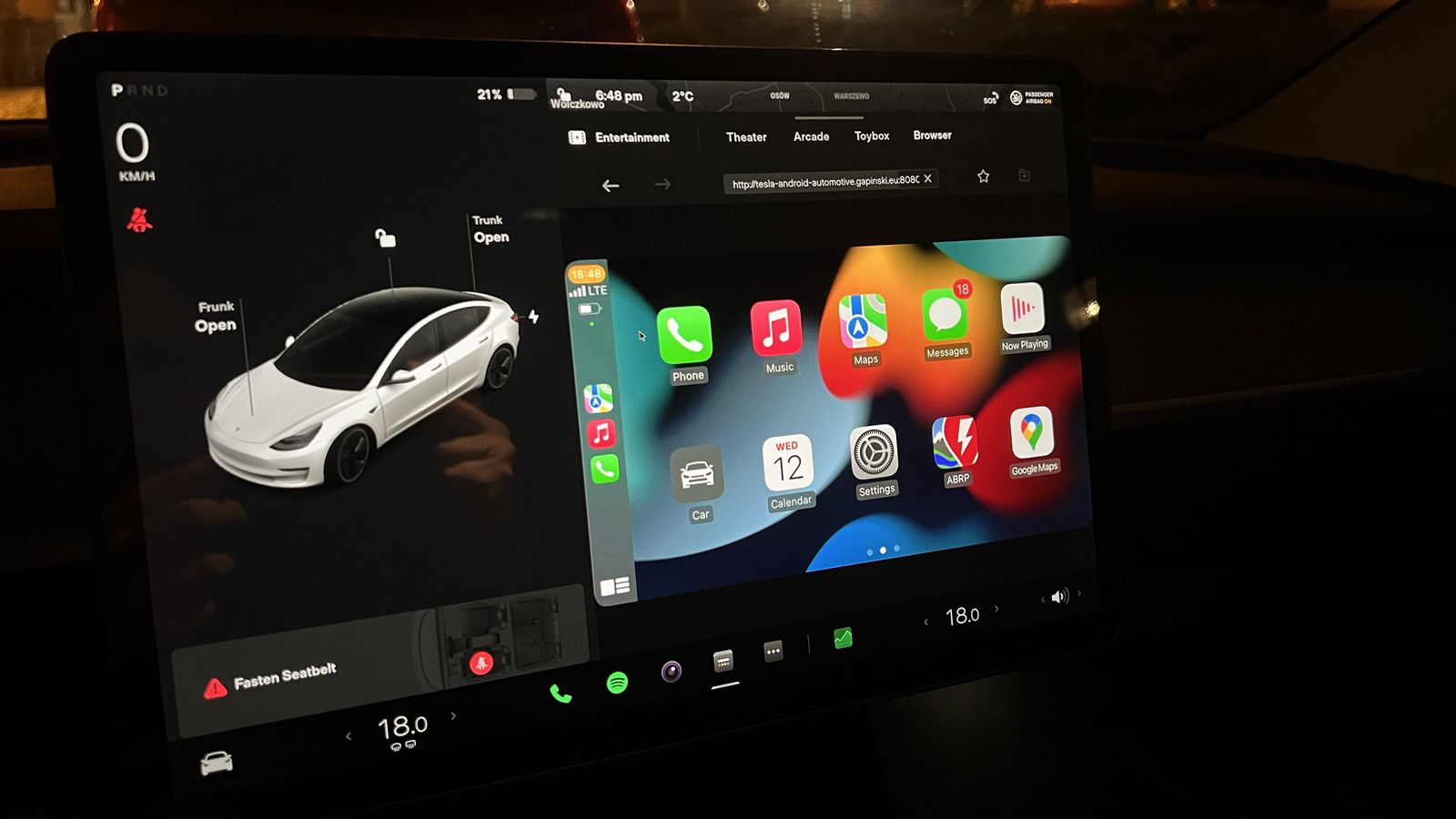 Разработчик показал как интегрировать Apple CarPlay в Tesla