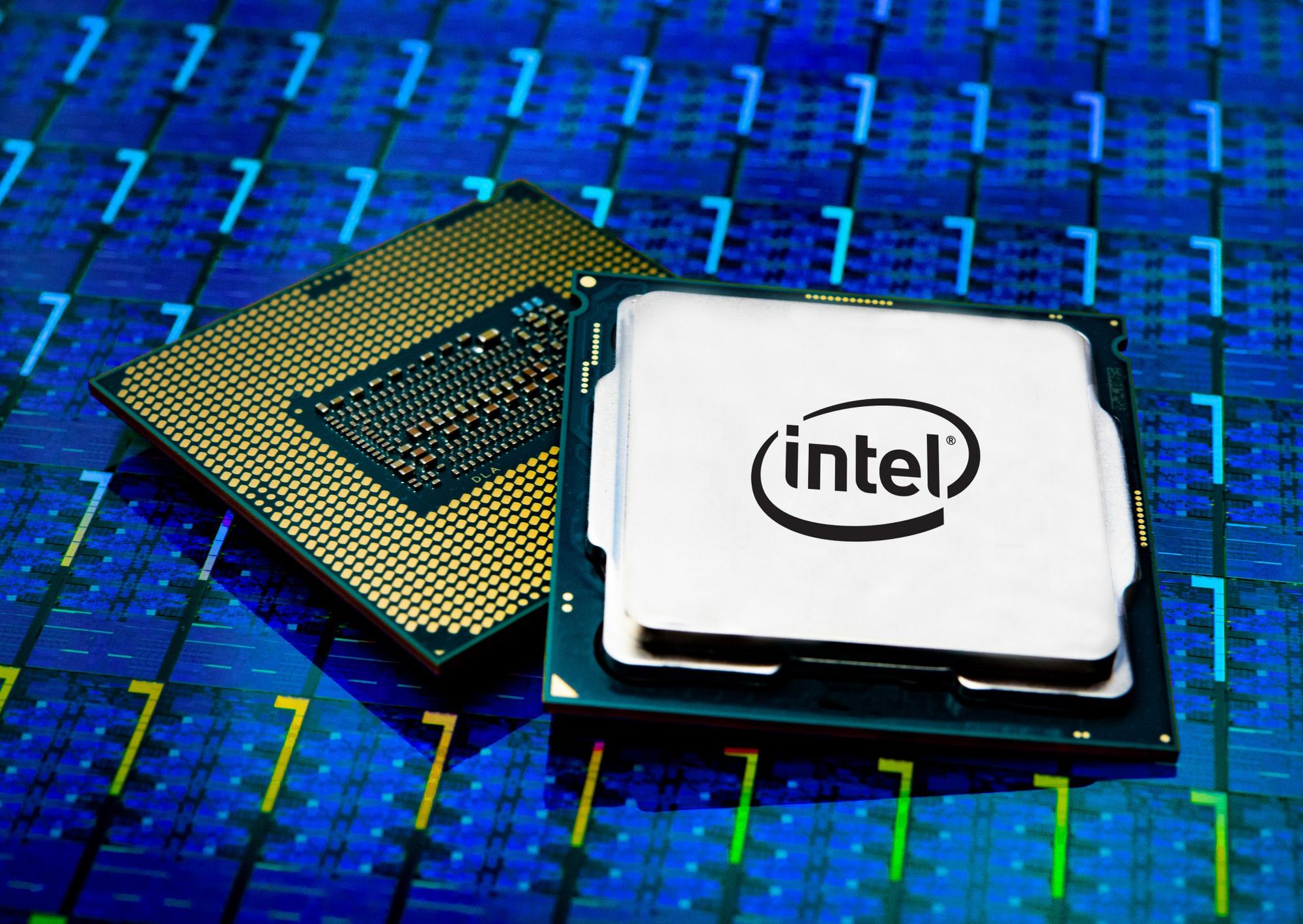 СМИ: AMD и Intel приостановят поставки своей продукции в Россию