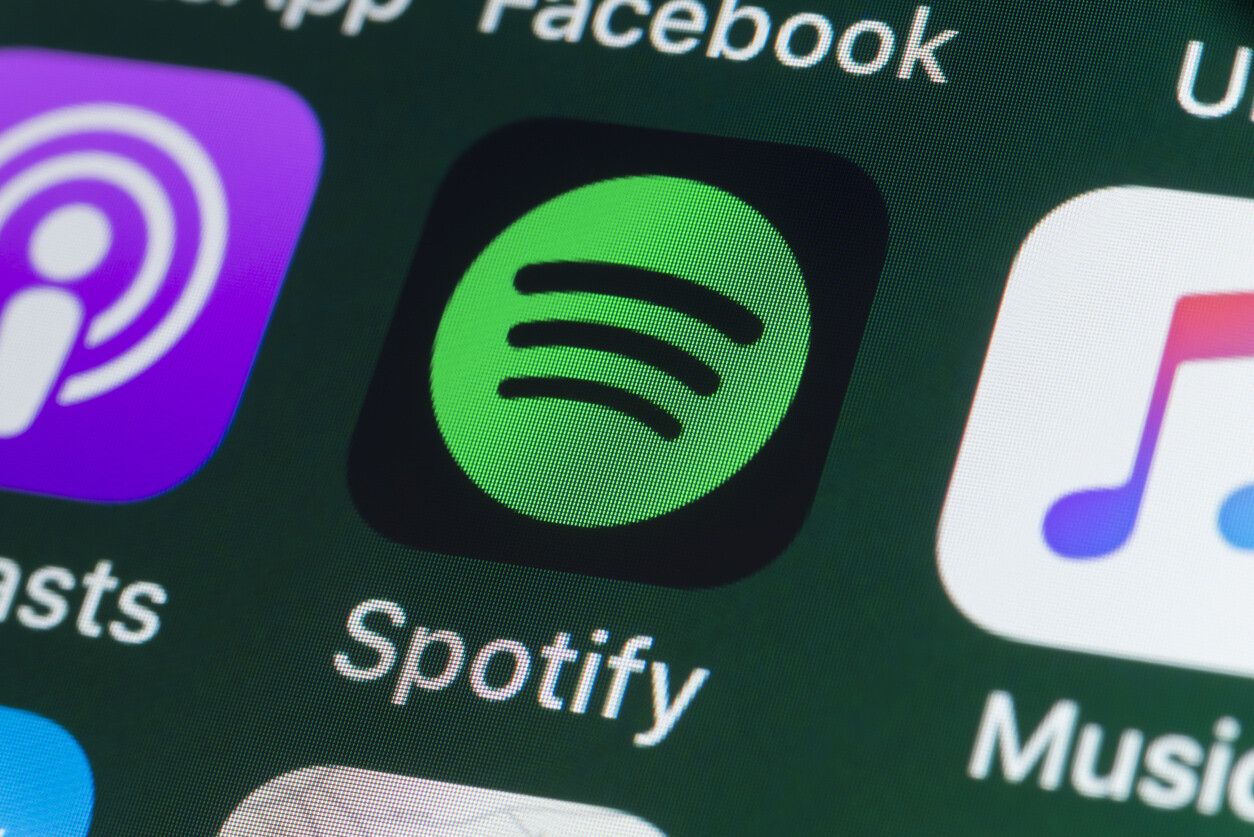 Spotify удалили из Google Play и App Store в России