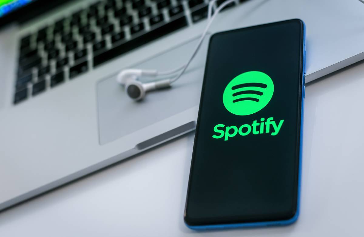 Spotify приостанавливает деятельность в России