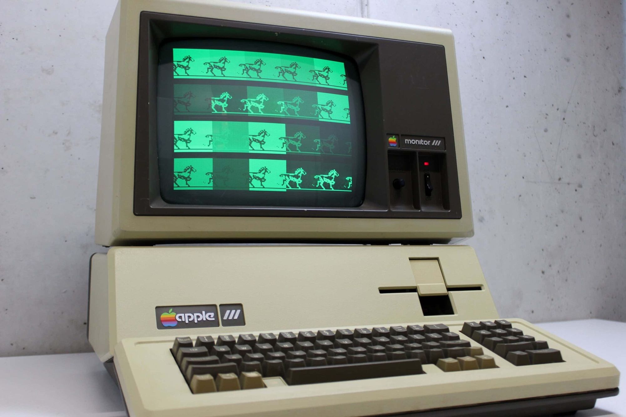Этот день в истории Apple: Apple III обречен, но компания предпринимает попытки спасти его