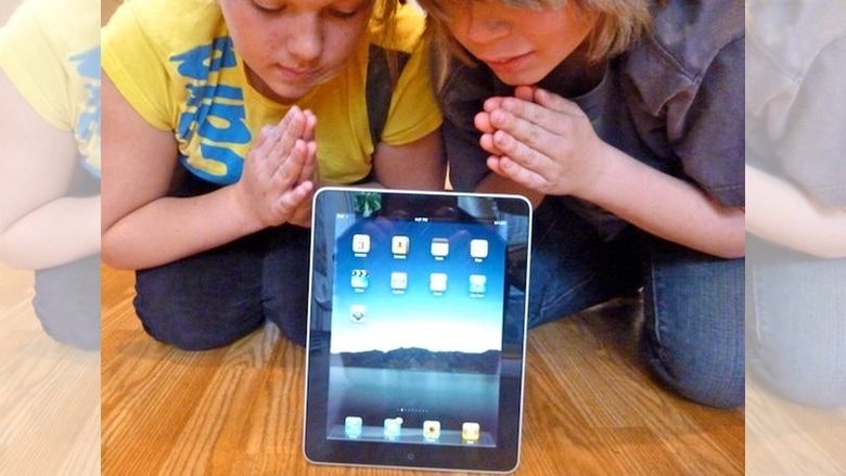 Этот день в истории Apple: Первый iPad появляется на полках в магазинов