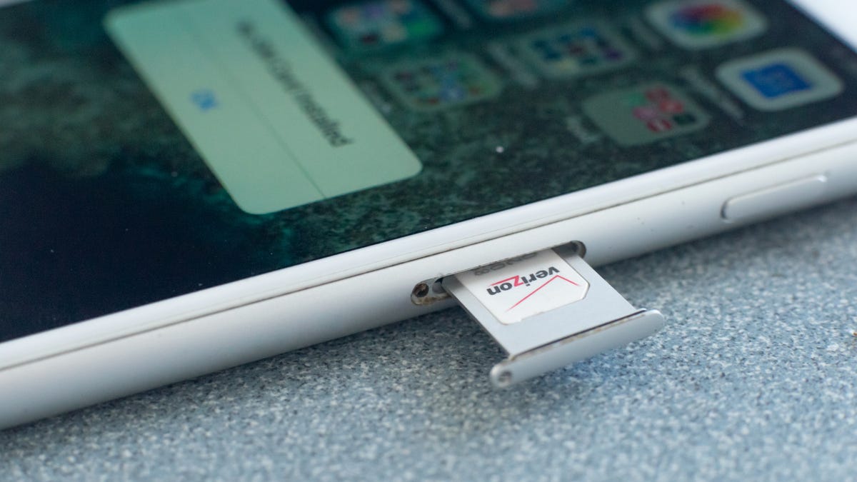 Стив Джобс хотел, чтобы в оригинальном iPhone не было слота для SIM-карты