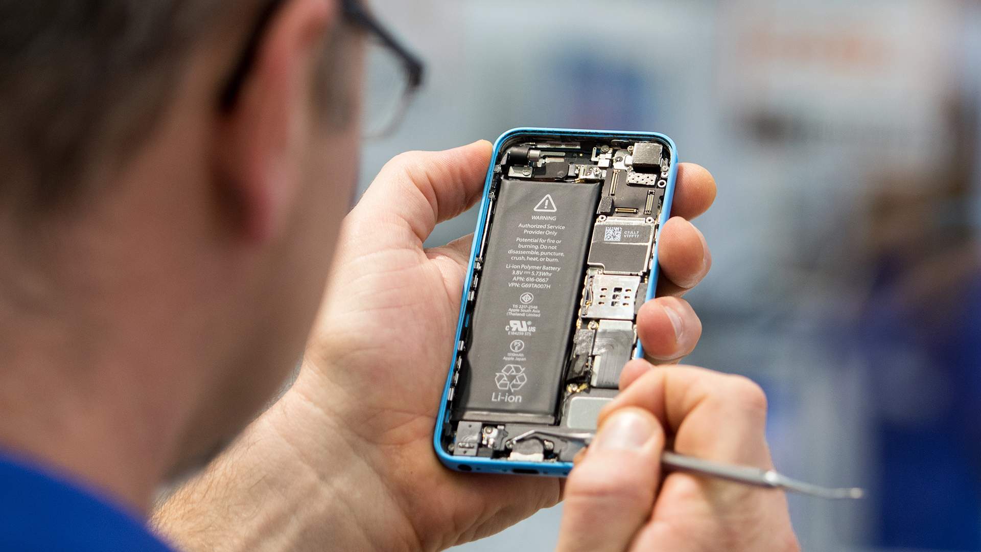 В России не хватает запчастей для ремонта iPhone