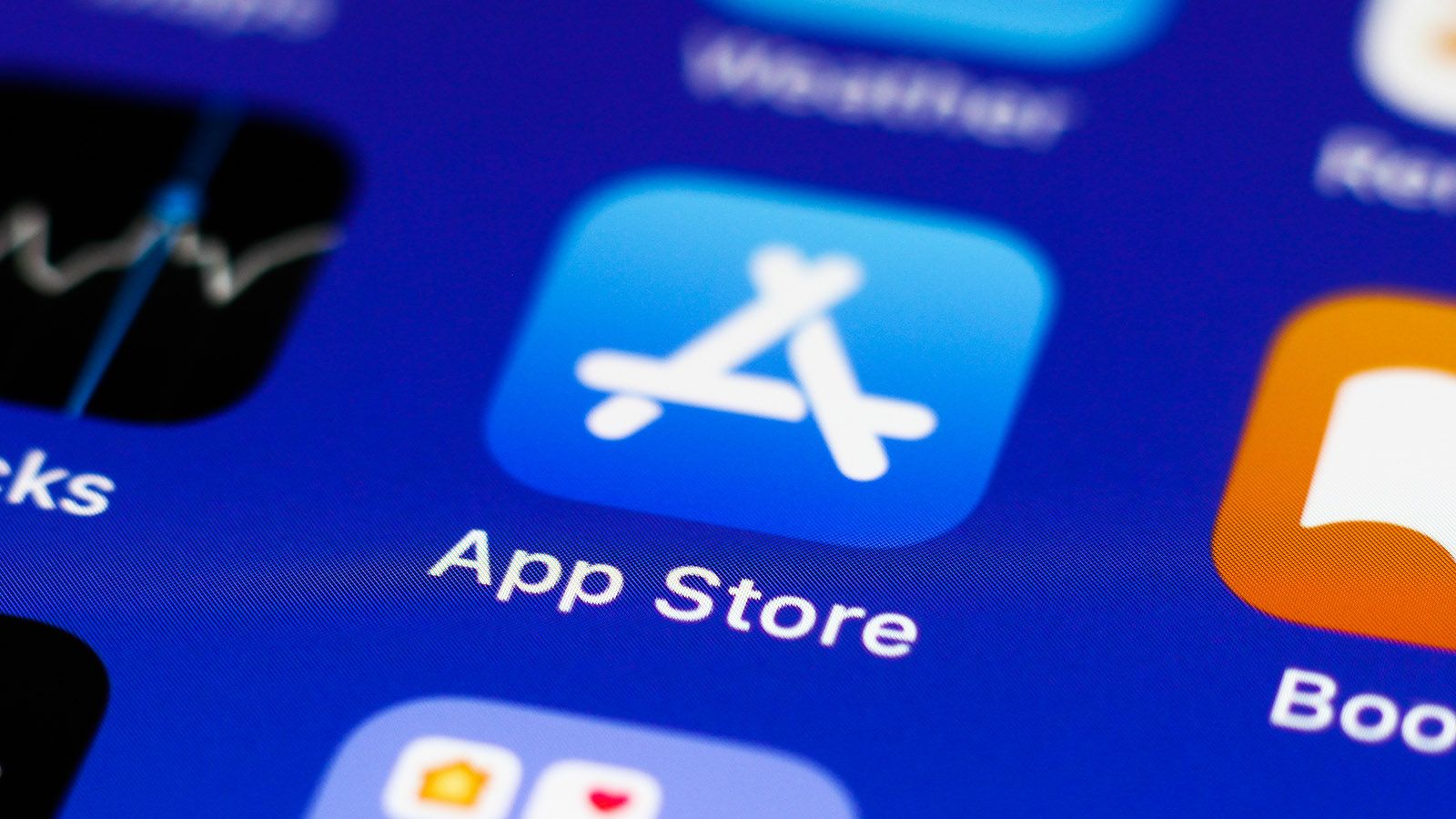 Apple удалила более 1,6 миллиона потенциально опасных приложений из App Store