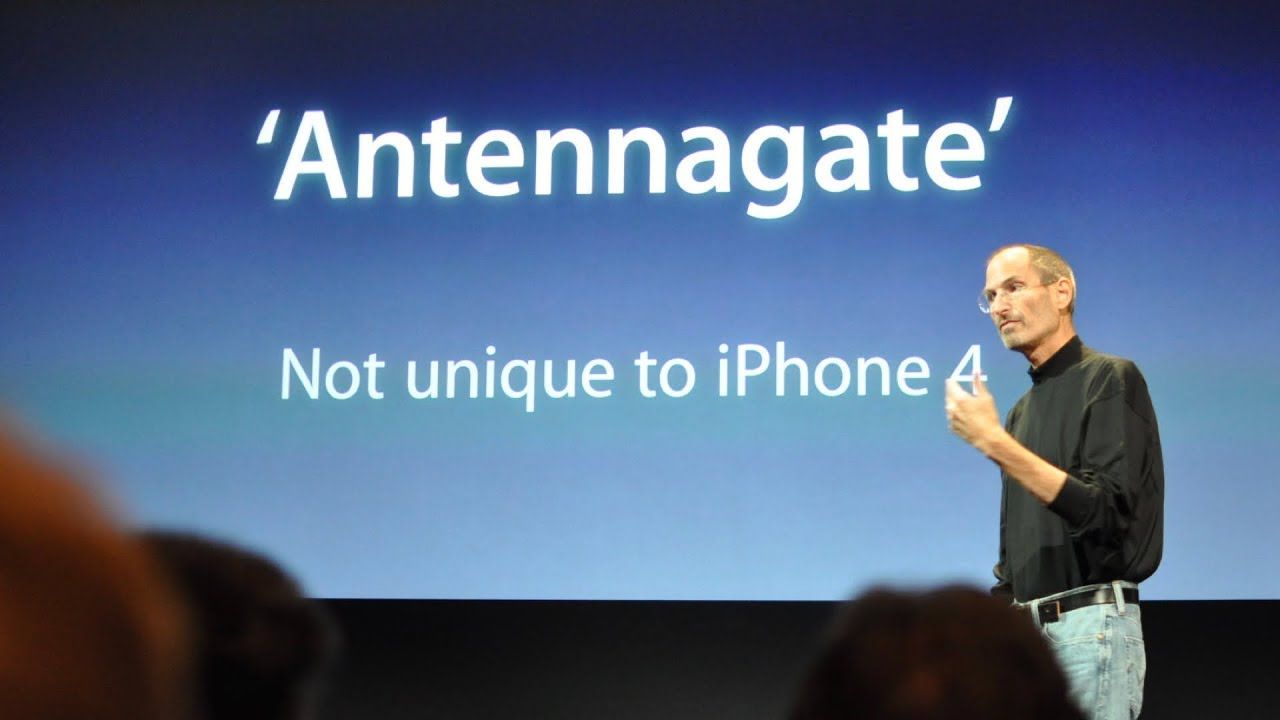Этот день в истории Apple: скандал с Antennagate достигает своего пика