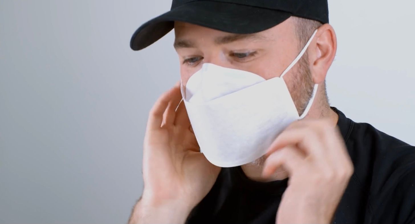 Apple отменила требование носить маски в большинстве рабочих мест