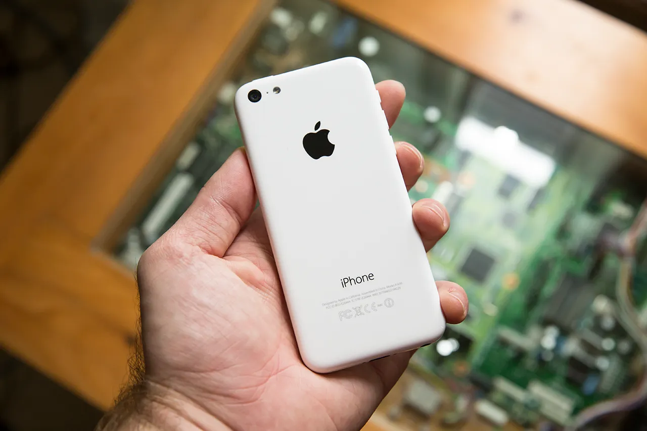 Apple перестанет ремонтировать iPhone 5c в следующем месяце
