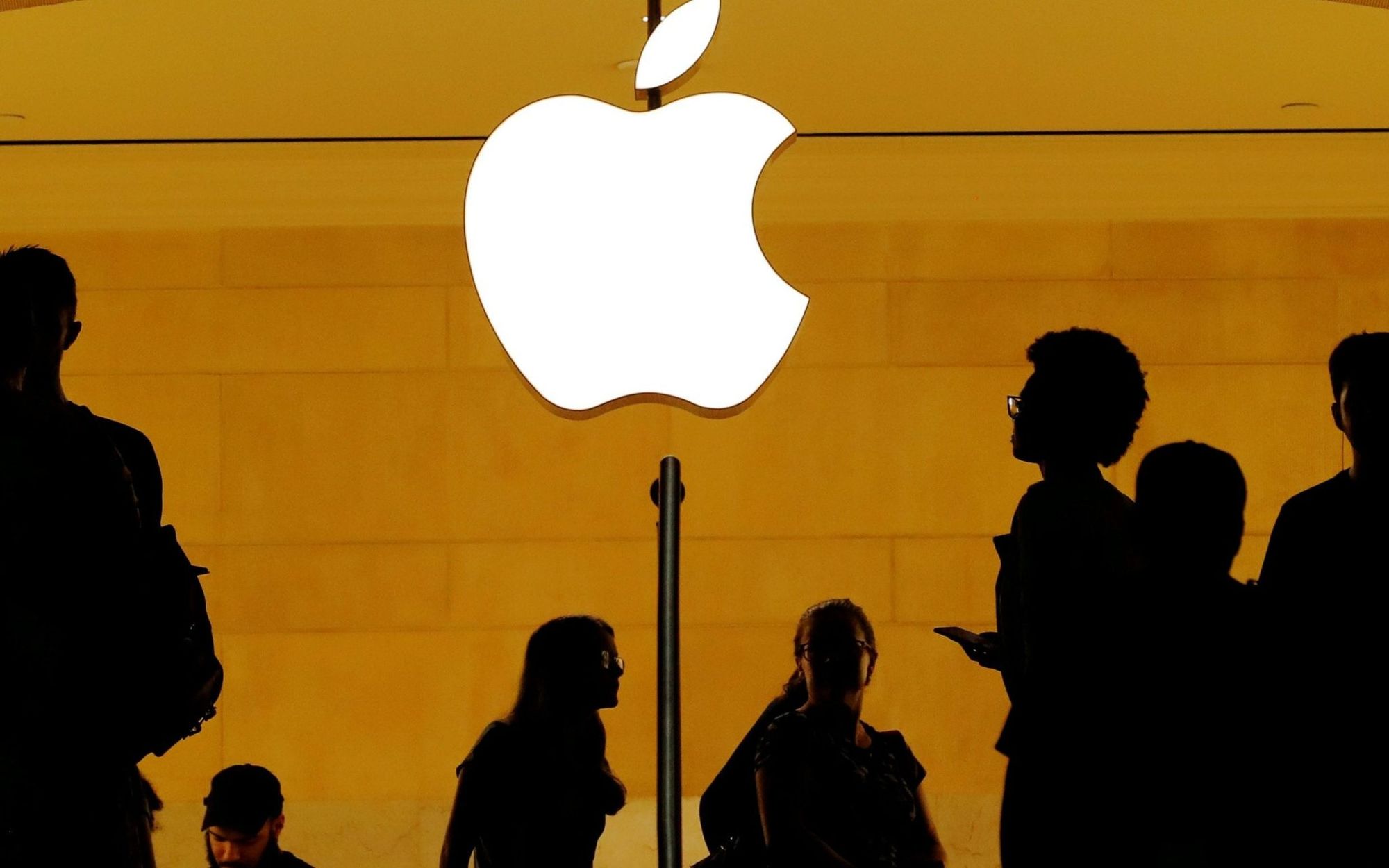 «М.Видео и Эльдорадо» закрывает бренд-зоны и фирменные витрины Apple