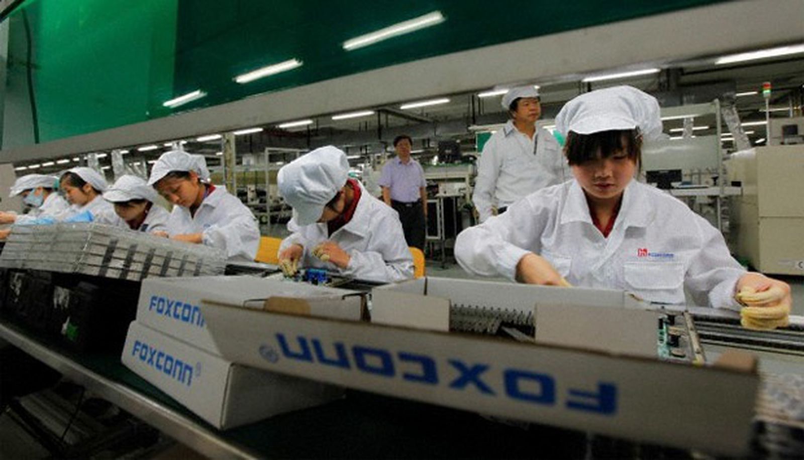 Китайские власти призывают отставных солдат помочь заводу Foxconn по производству iPhone