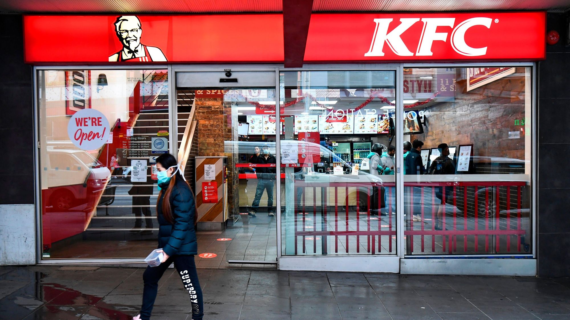 KFC по ошибке призвала своих немецких клиентов отпраздновать «Хрустальную ночь» хрустящей курочкой
