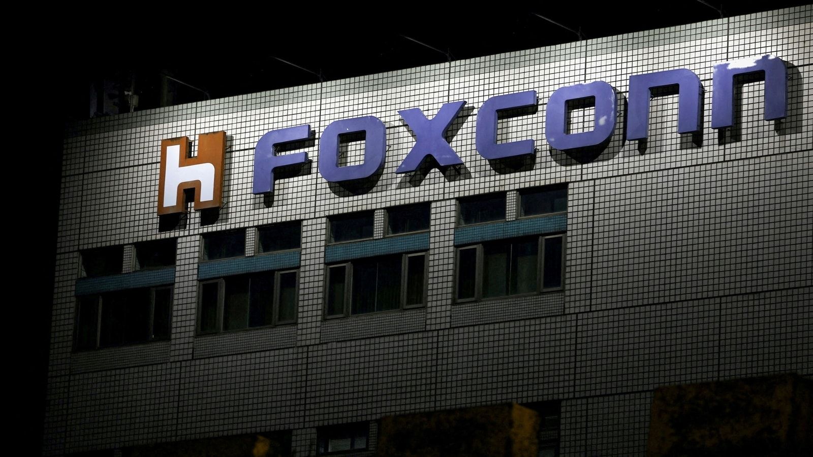 На китайском заводе Foxconn, пострадавшем от COVID, снято большинство ограничений