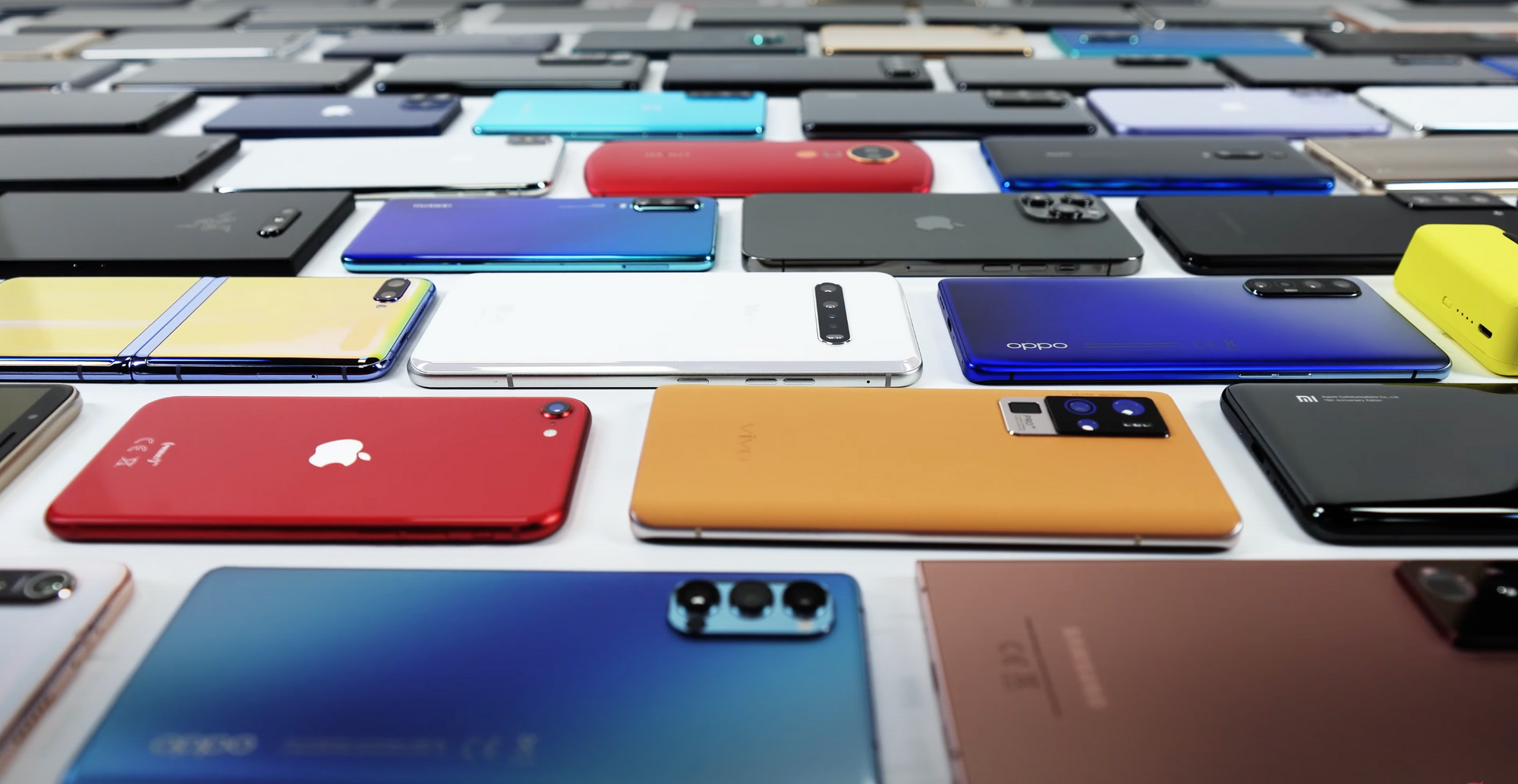 Samsung, Apple и другие бренды сокращают производство смартфонов