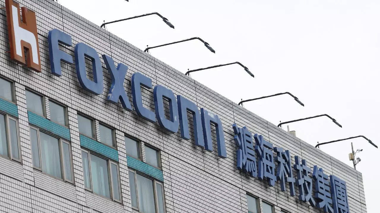 Foxconn планирует полностью возобновить работу китайского завода, пострадавшего от COVID, в конце декабря — начале января