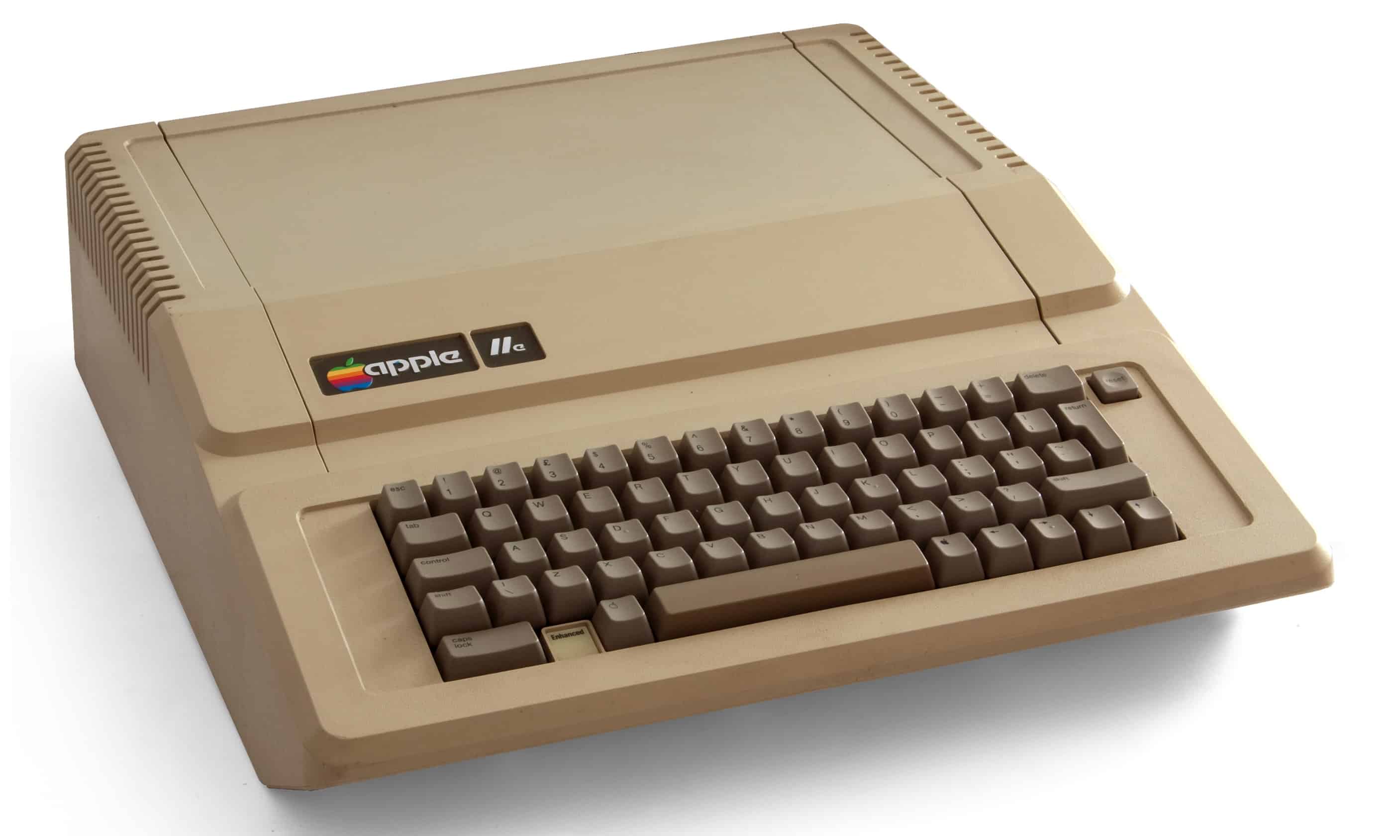 Этот день в истории Apple: компьютер Apple II становится хитом, принесшим большую прибыль