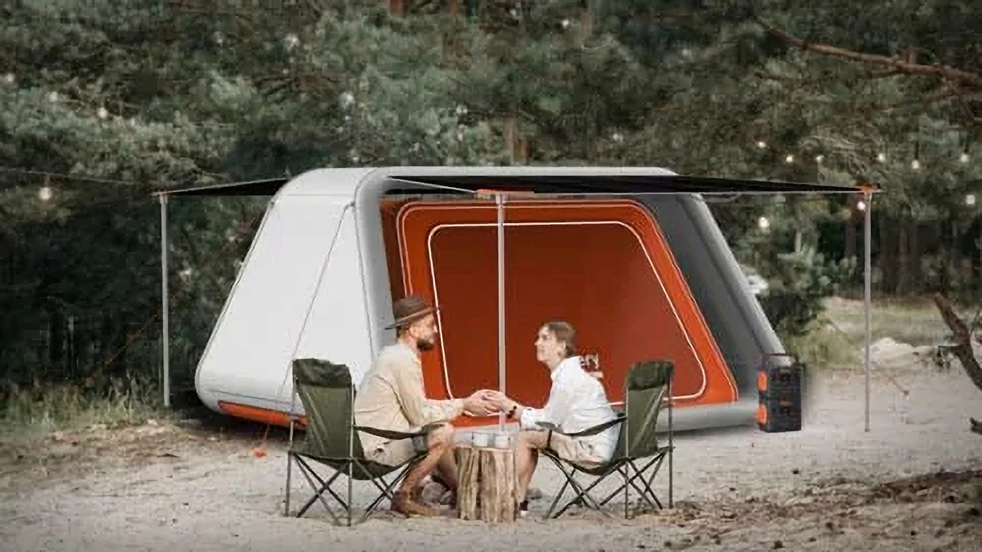 Палатка Jackery Solar Tent LightTent-AIR: 1200 Вт и встроенный накопитель энергии