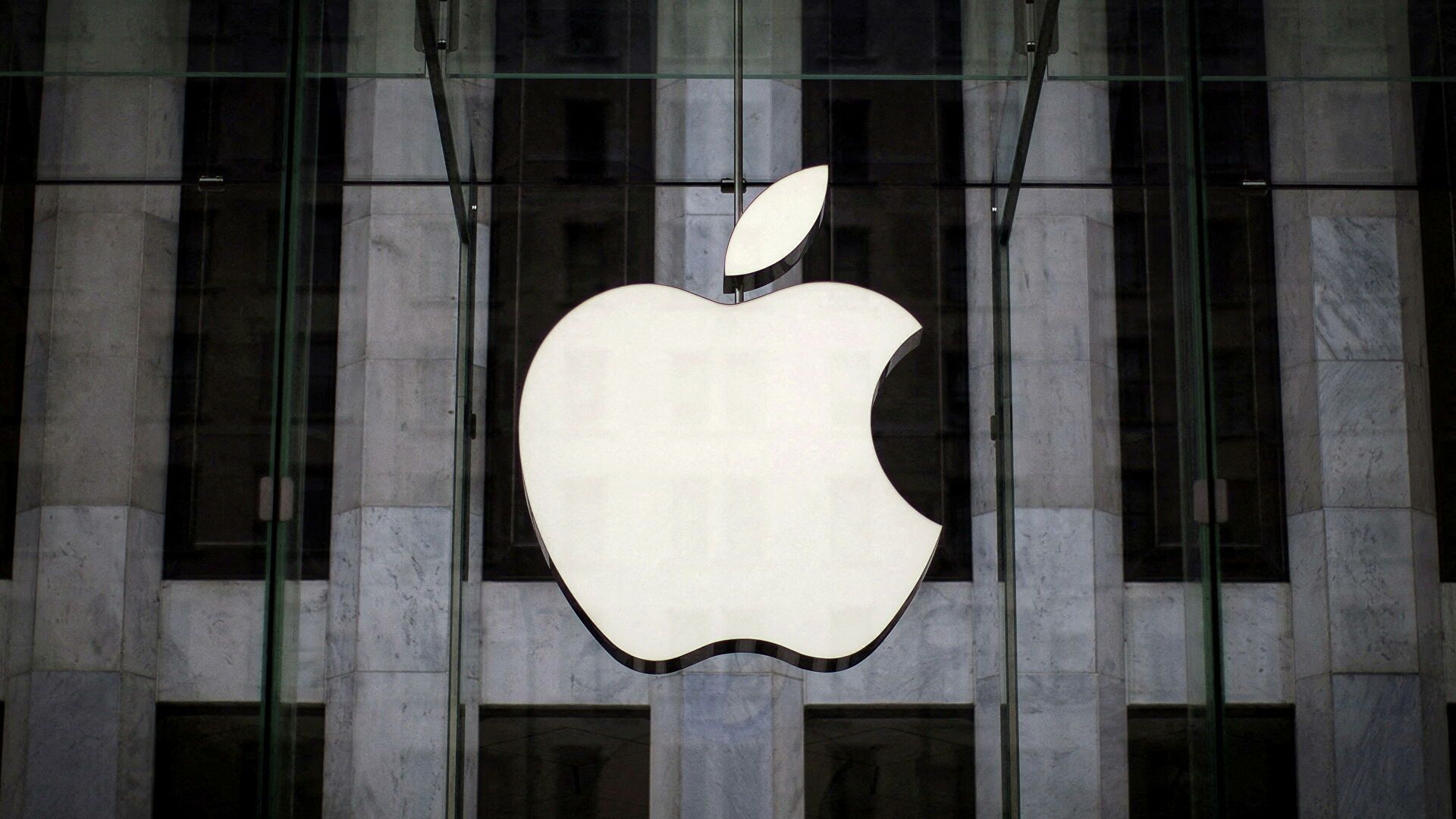 Apple опустилась на второе место в списке самых дорогих брендов мира