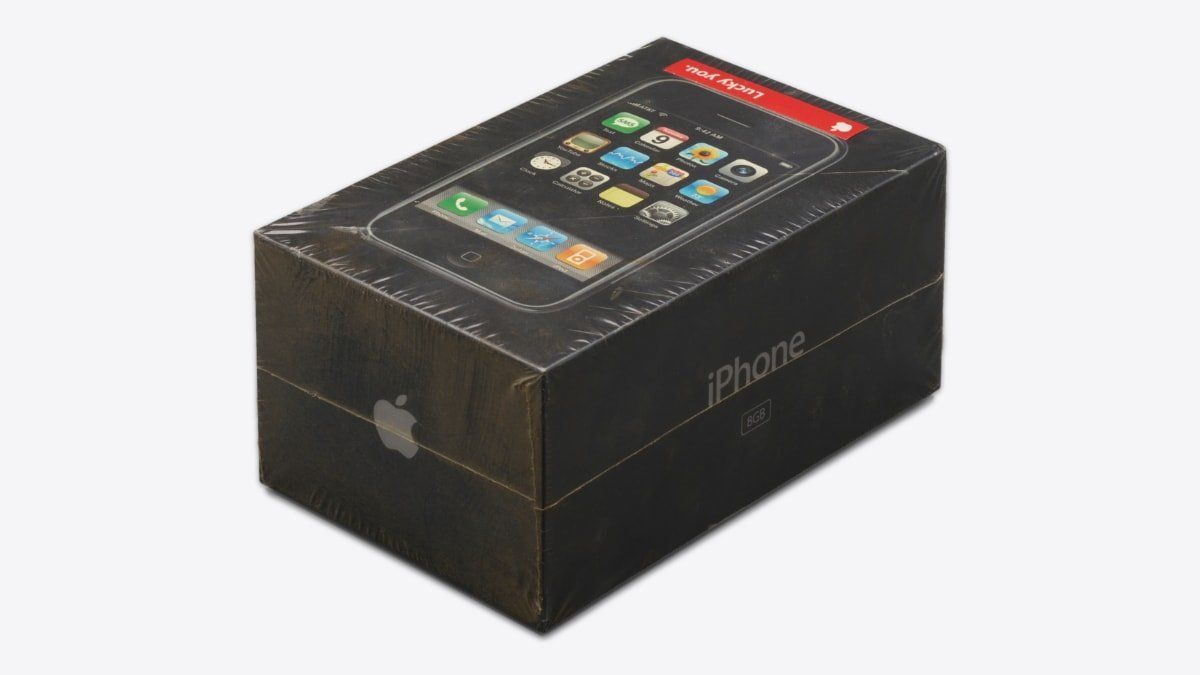 Уникальный запечатанный iPhone первого поколения с наклейкой Lucky you выставили на аукцион