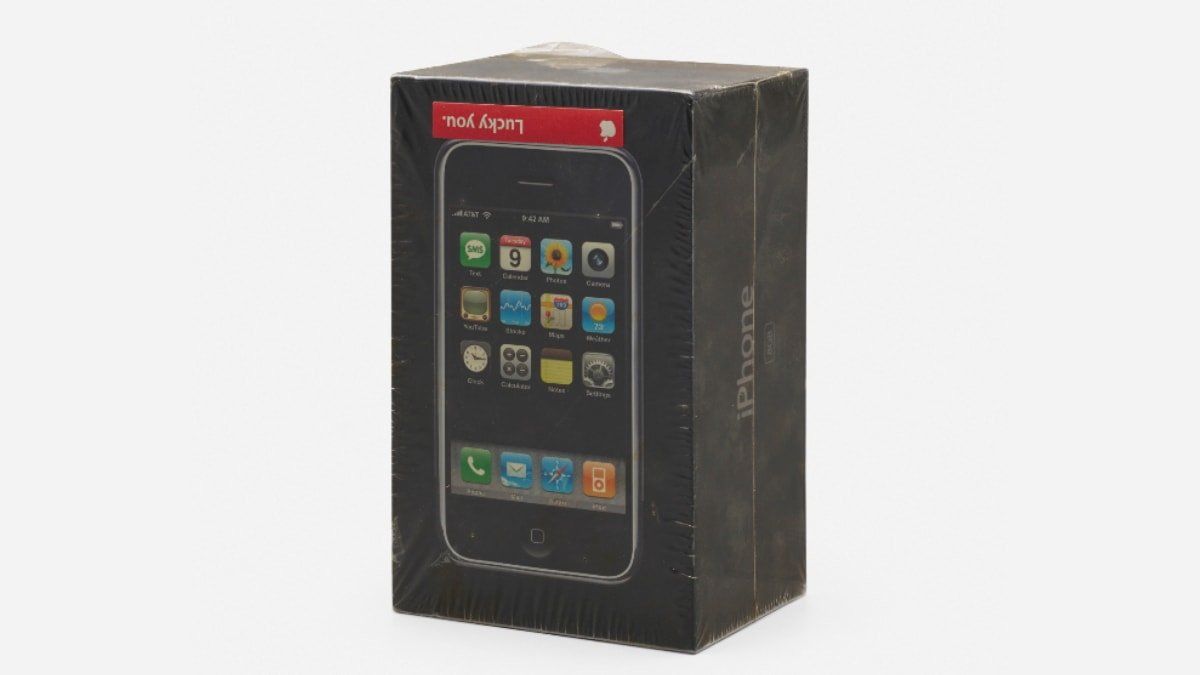 Уникальный iPhone с надписью «Lucky You» продали на аукционе за более чем 40000 тысяч долларов