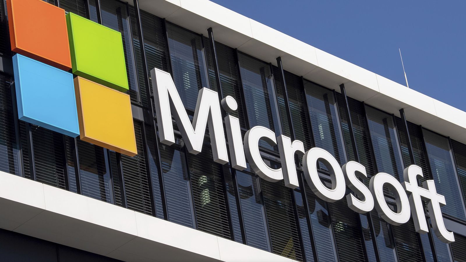 Microsoft хочет сохранить работу с российскими частными компаниями