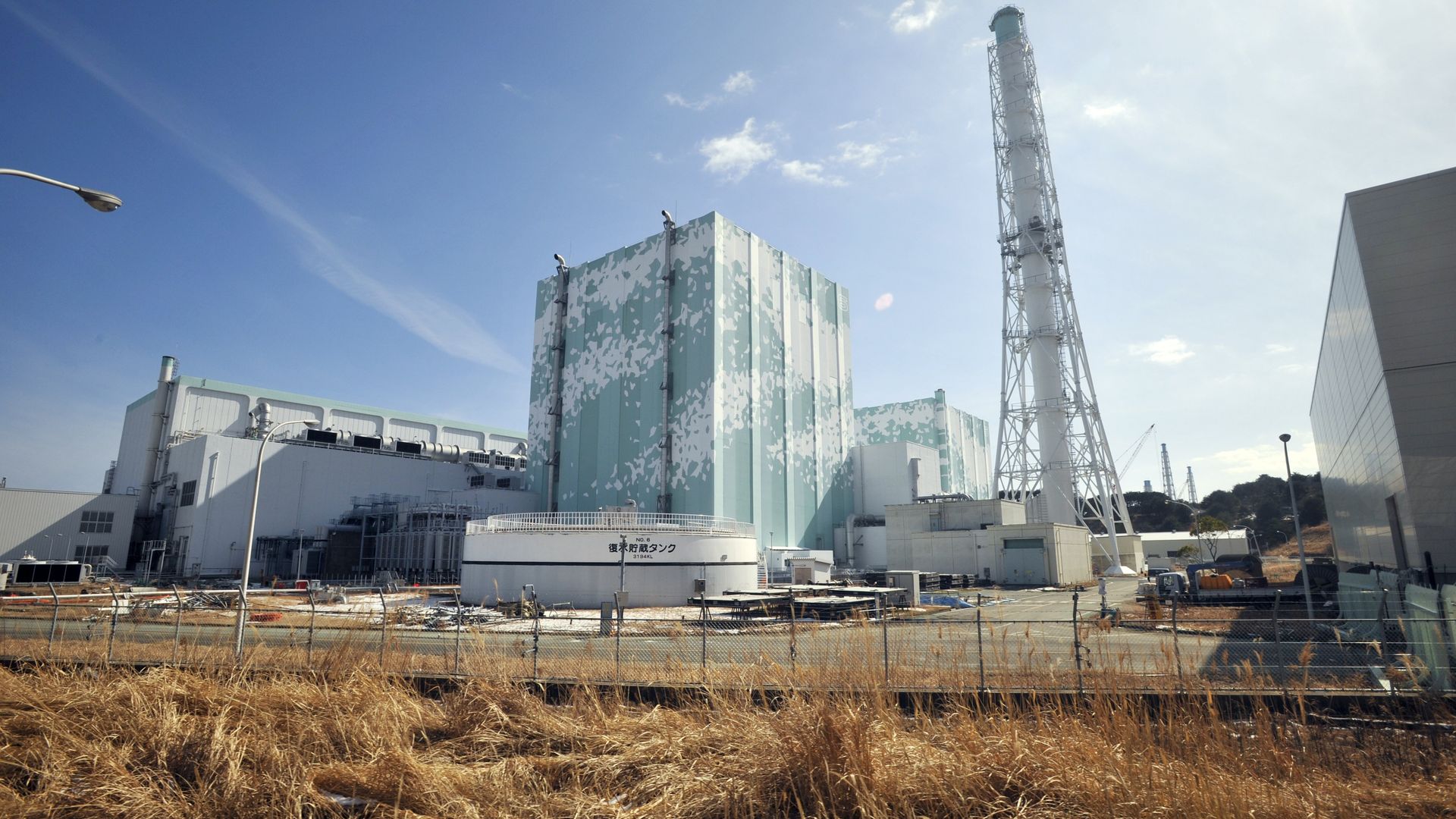 Крупнейшая в мире атомная станция может остаться закрытой из-за бумаг, оставленных на крыше автомобиля