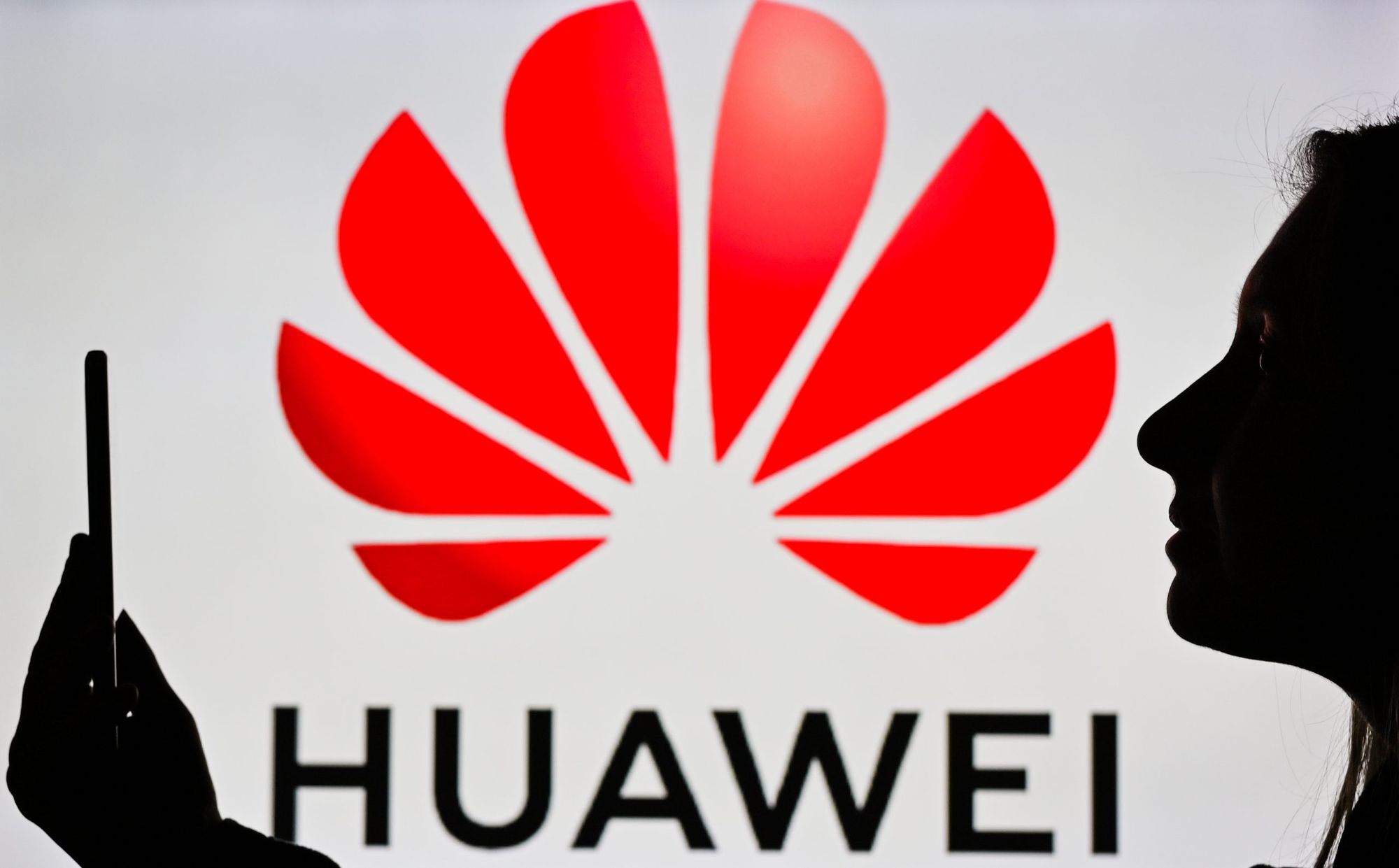 ЕС рассматривает возможность введения обязательного запрета на использование оборудования Huawei для 5G-сетей