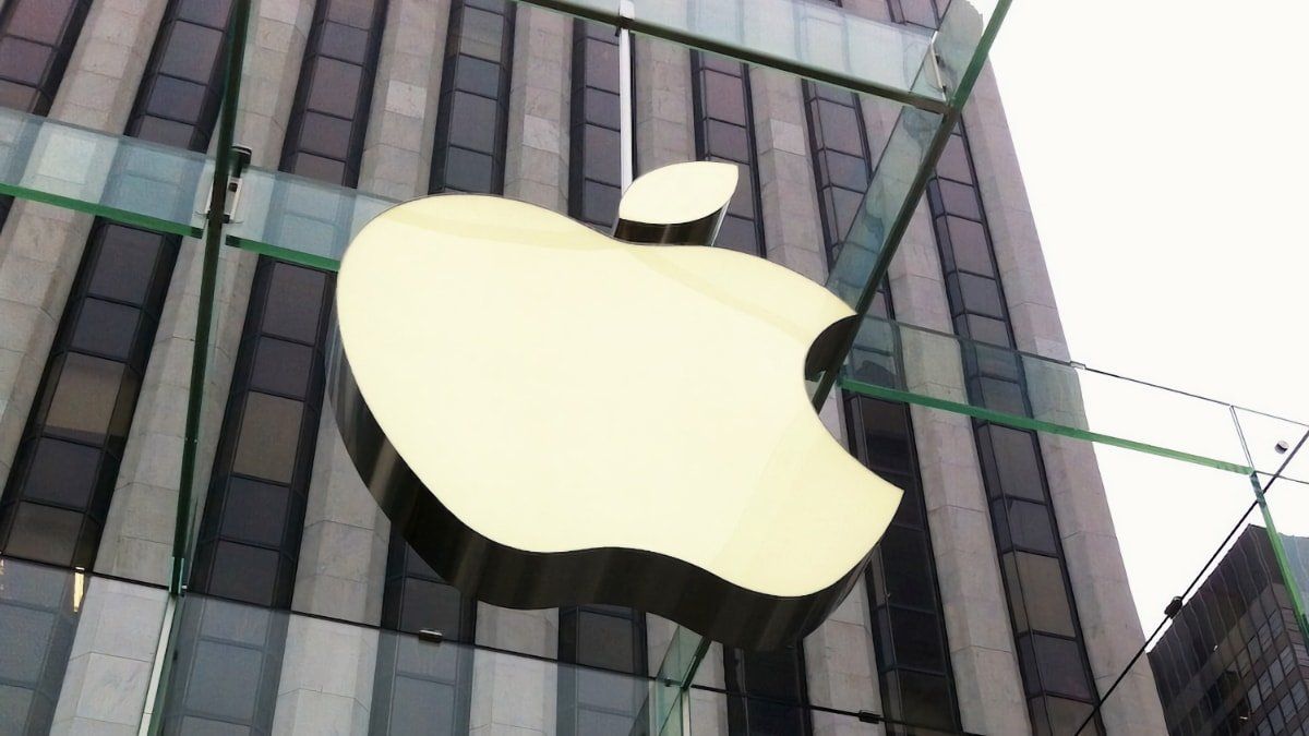 Акции Apple достигли рекордного уровня в преддверии презентации гарнитуры на WWDC