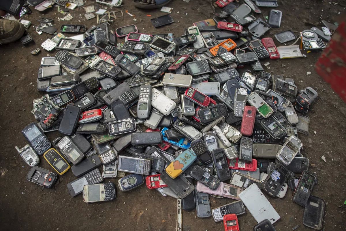 В мире скопилось 5 миллиардов старых телефонов