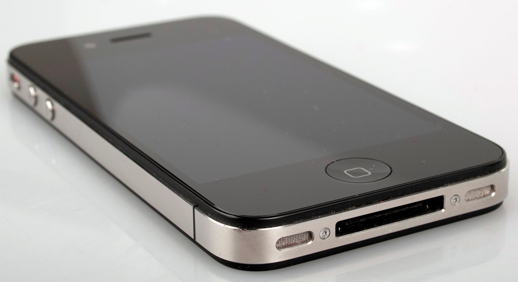 Этот день в истории Apple: предзаказы на iPhone 4 установили ошеломительный рекорд