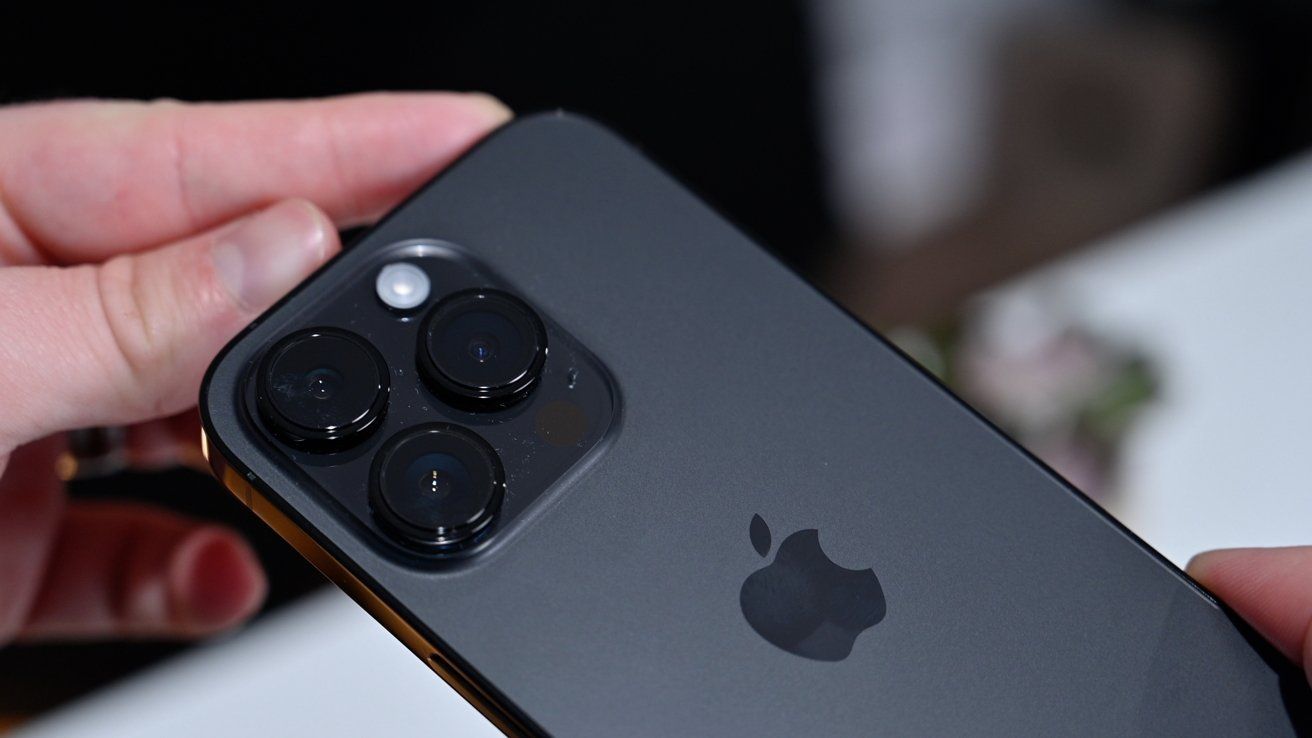 Слух: базовые модели iPhone 15 получат 48-мп камеры