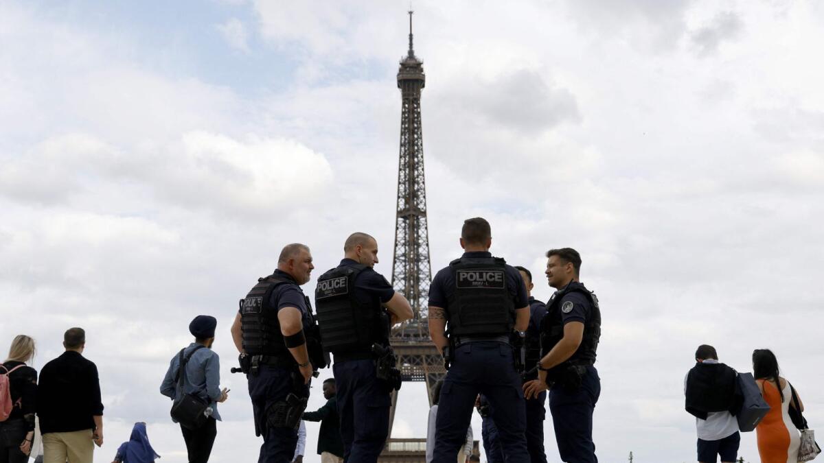 Французским полицейским разрешили шпионить за подозреваемыми через телефоны