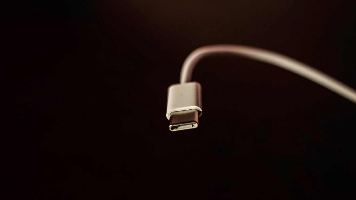 Порт USB-C в iPhone 15 будет поддерживать Thunderbolt